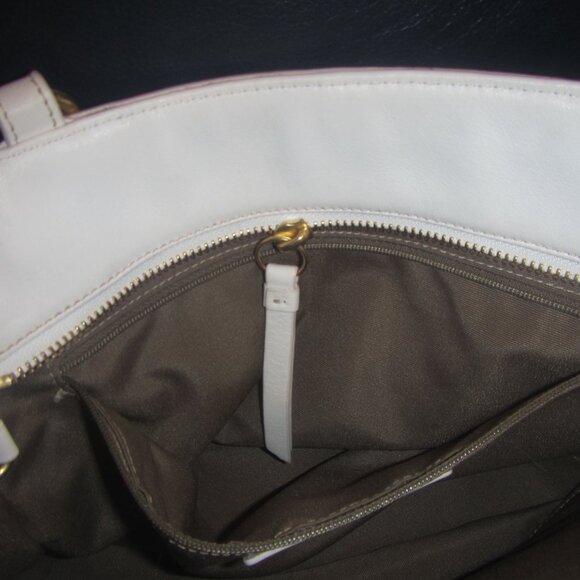 Coach Gallery Beige Tote Pleated Bag, New or Nearly New Condition, w/Storage Bag - Picture 4 of 9